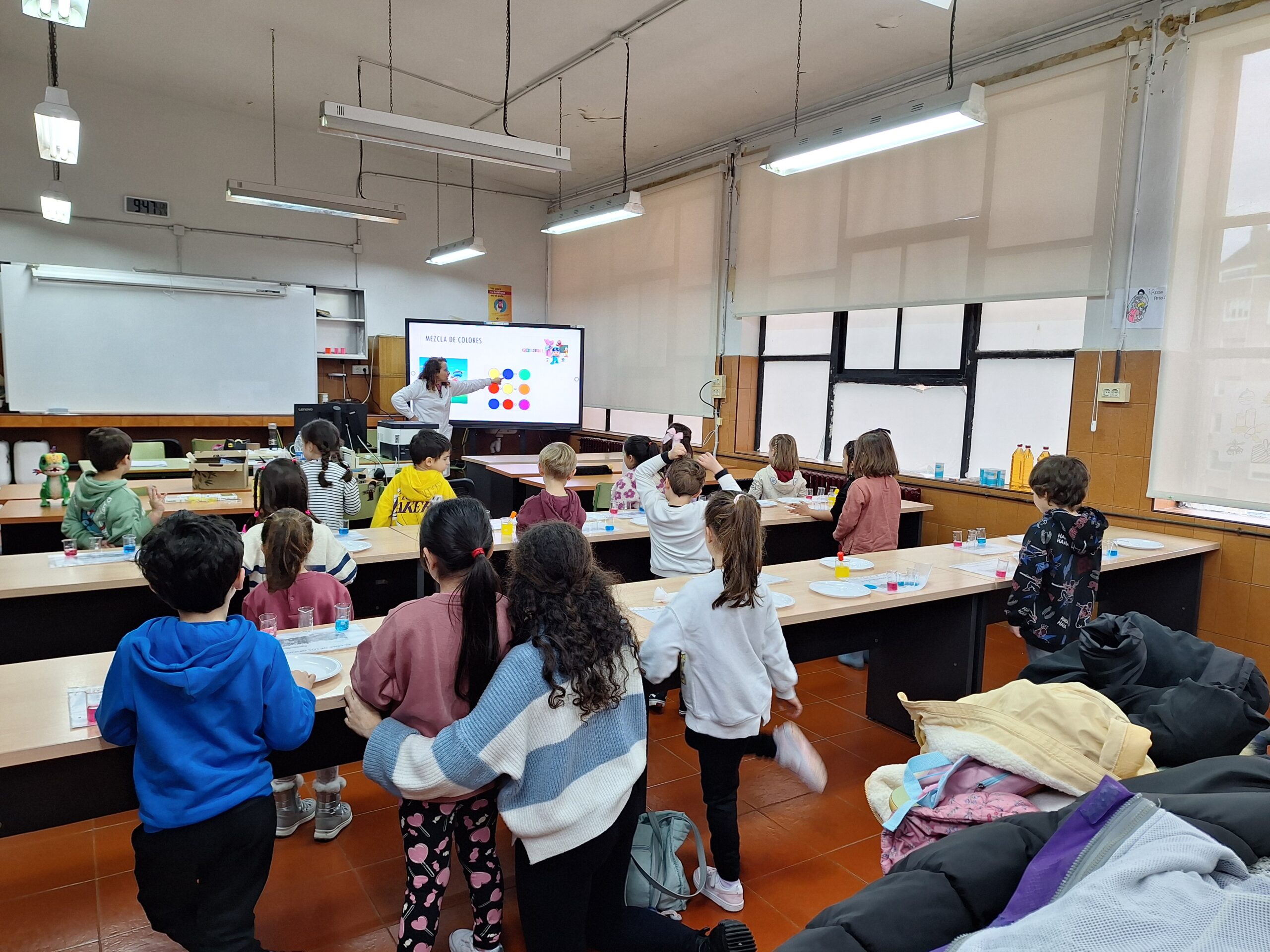 VISITA DE LA ESCUELA INFANTIL DE LA TOBA AL COLE DE LOS OFICIOS