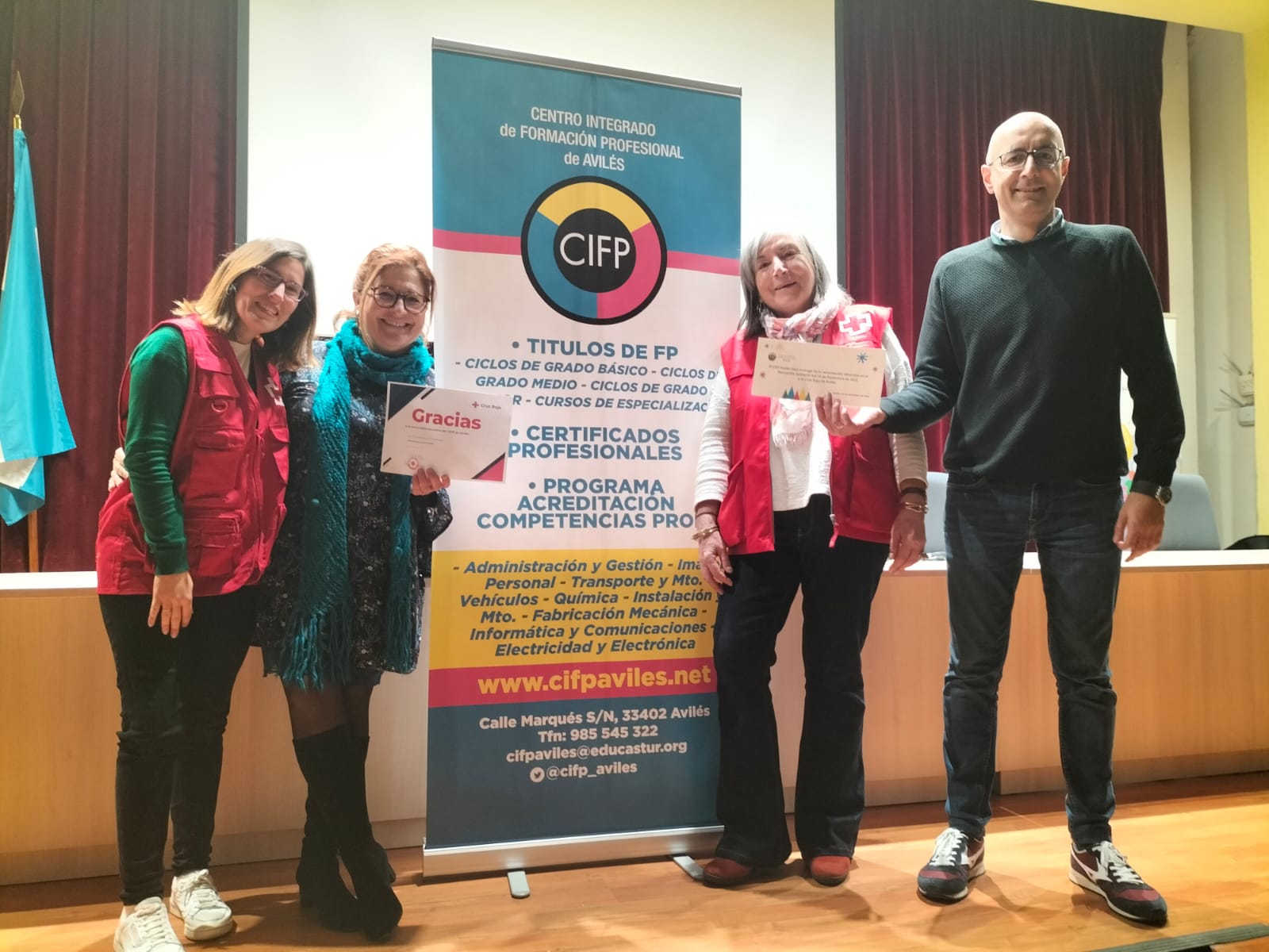 ENTREGA DEL CHEQUE A CRUZ ROJA