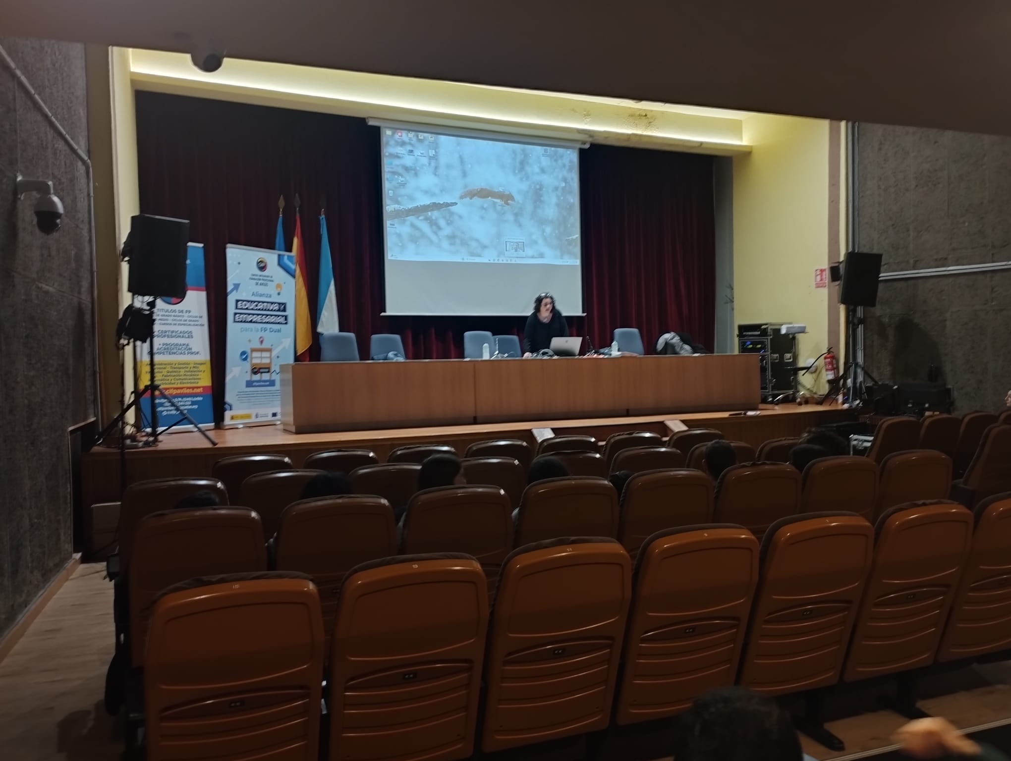 CHARLA «OPORTUNIDADES DE TRABAJO EN EL INCAR»